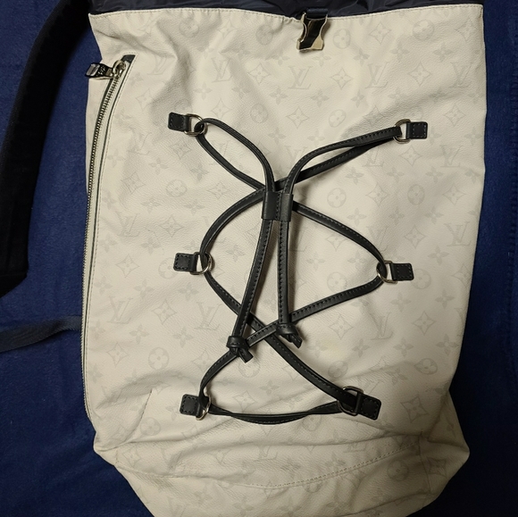 White and Navy Men's LV backpack - Picture 2 of 9
